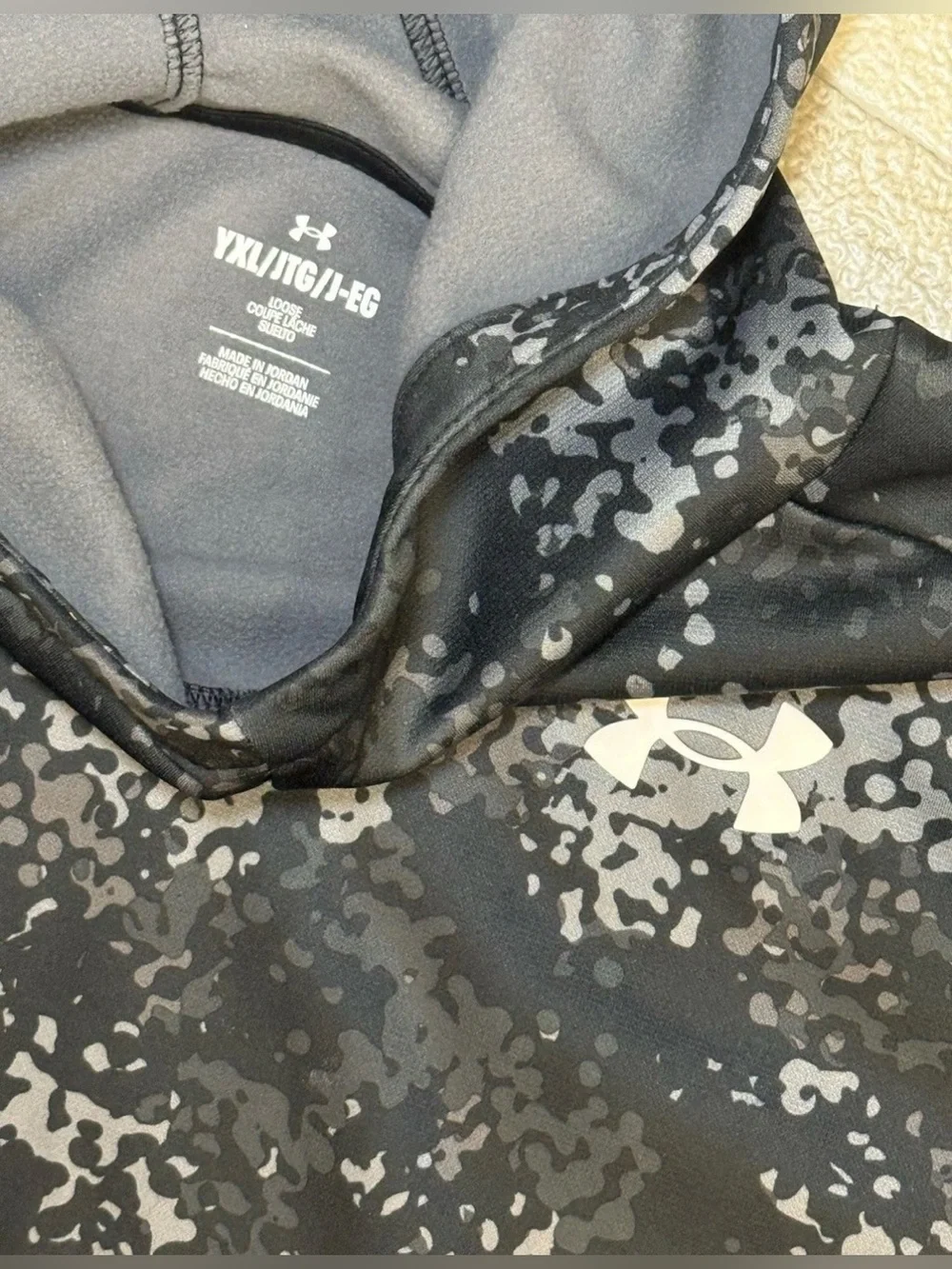 Nike Zip Up & Under Armour Pullover Hoodies Kids Size XL Gray Black Lot Of 2